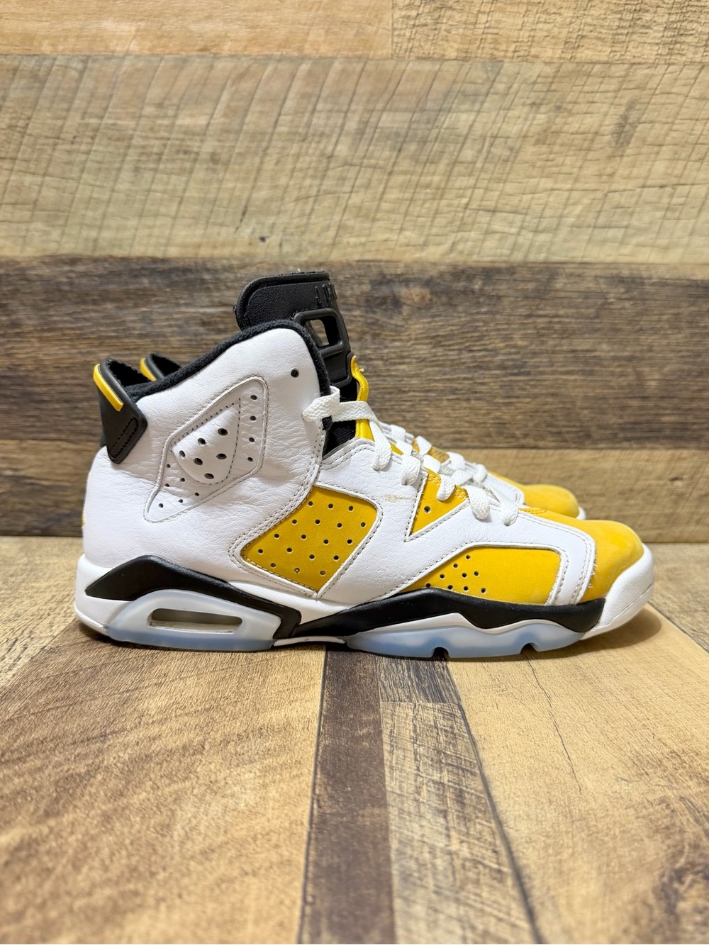 Air Jordan 6 Retro Yellow Ochre White Sneakers 384665-170 Size 7.5 Women / 6Y